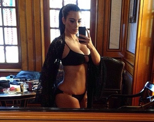[photos] Selfie Copycat Kylie Jenner Posts Mirror Snap Copying Sister Kim Kardashian Lebanon