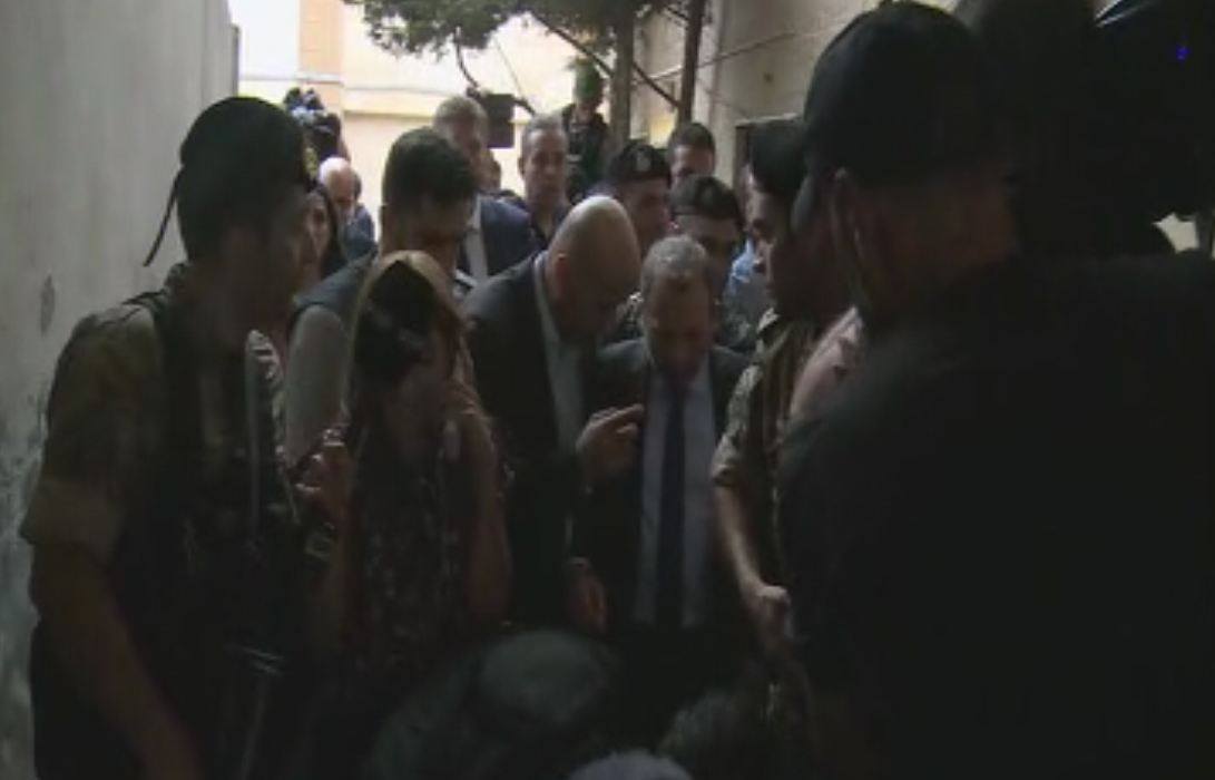 بعد تحدث اسرائيل عن وجود مواقع صاروخية بمحيط المطار...باسيل وسفراء على أرض الحدث