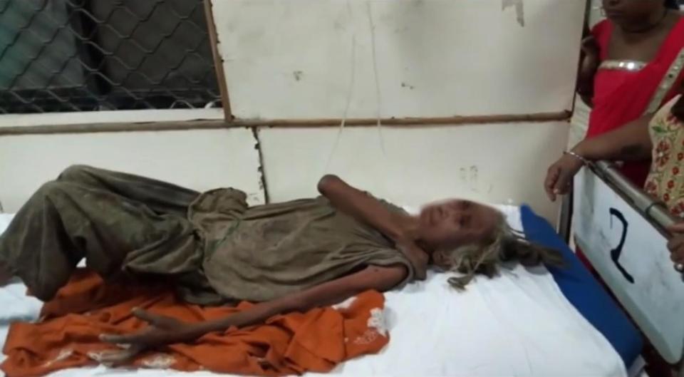 صور انقاذ امرأة حبسها شقيقها وعذّبها بوحشية لعامين