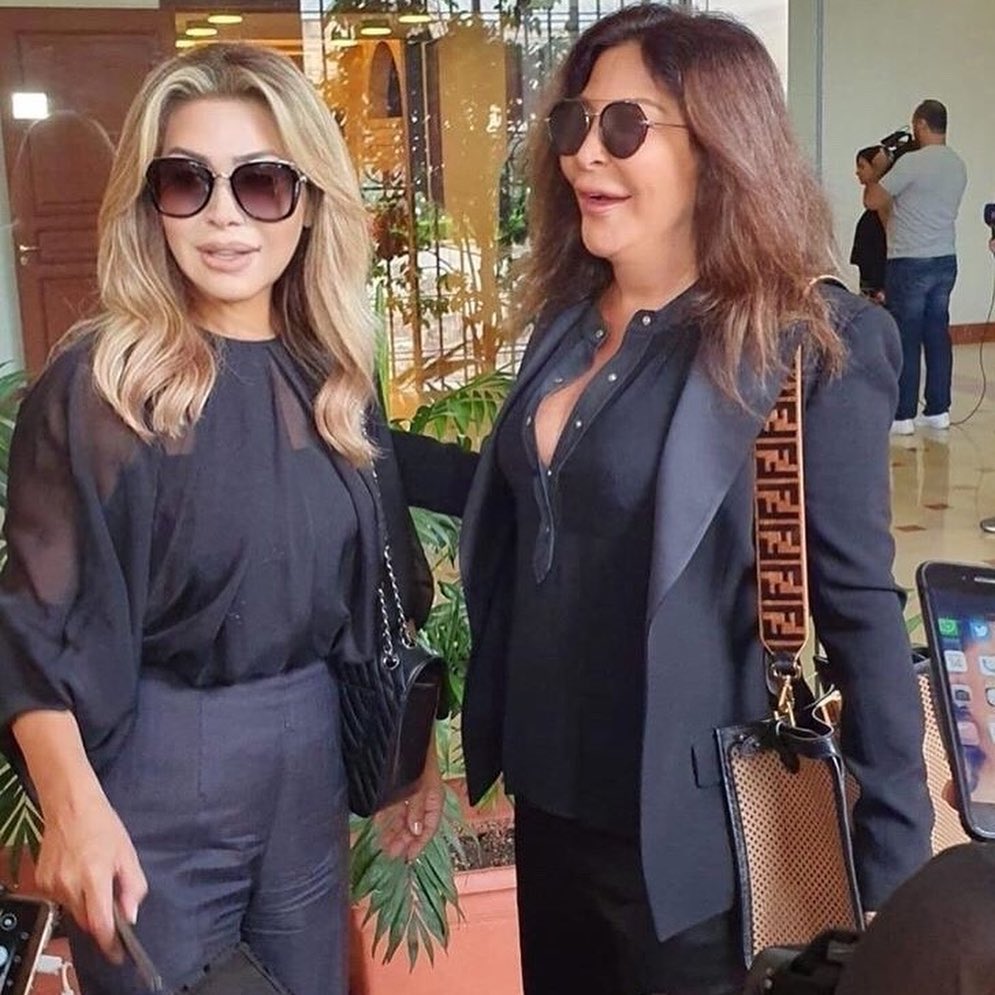 نوال الزغبي وإليسا في عزاء سيمون أسمر.. مصالحة أو لا خلاف؟ (صور)