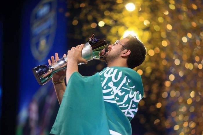 مساعد الدوسري بطل العالم في كأس فيفا الإلكترونية