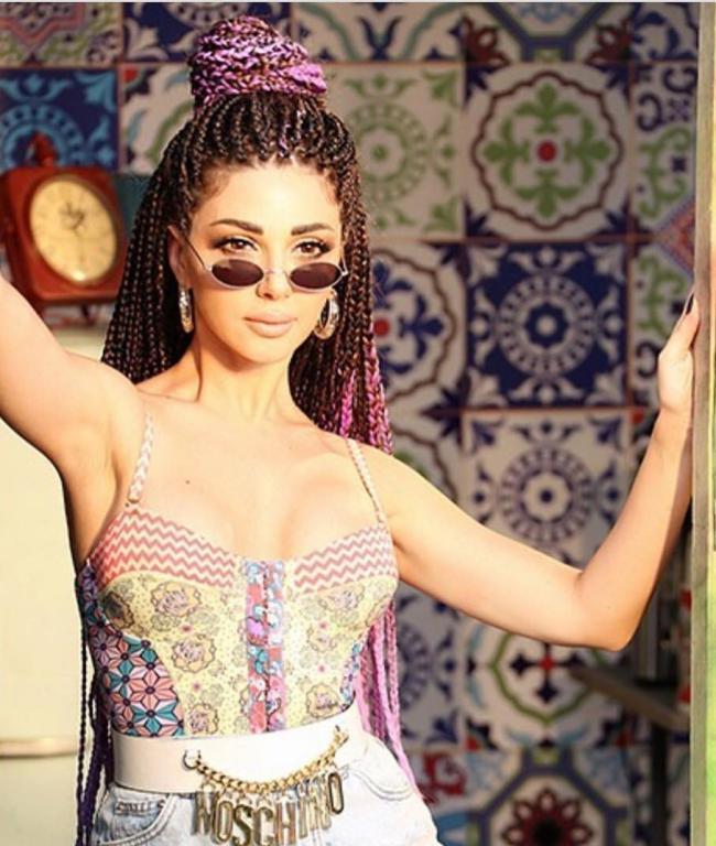 إعلامية شهيرة تقلّد ميريام فارس؟