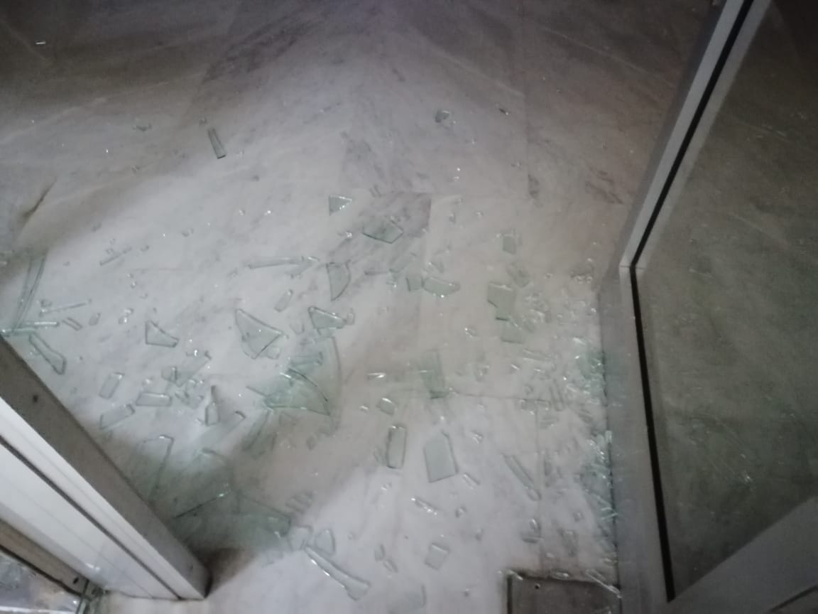 تحطيم زجاج قسم الطوارئ في مستشفى طرابلس بعد وفاة طفل فيه