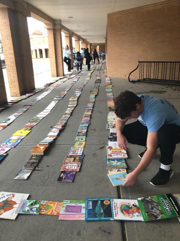 خط من 31 ألف كتاب