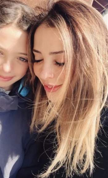 إبنة وفاء الكيلاني من زوجها الأول بالصورة.. جميلة العيون بملامح أجنبية