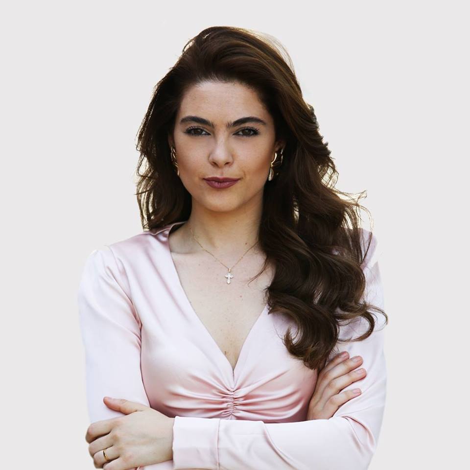 ملكة جمال لبنان مارتين اندراوس تميّزت بكثافة حاجبيها.. كيف أصبحت بعد 9 سنوات على تتويجها؟