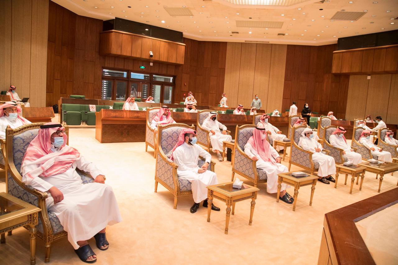 وزير الرياضة الأمير عبد العزيز بن تركي الفيصل والإجتماع مع أندية كرة القدم