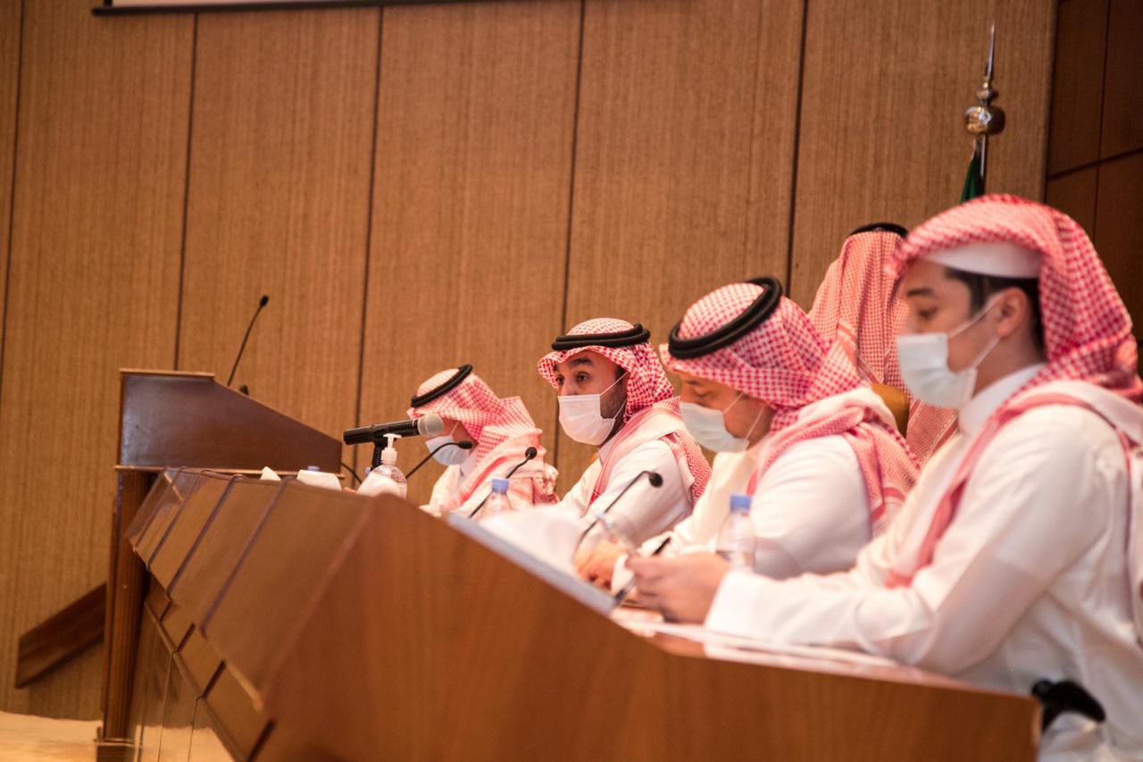 وزير الرياضة الأمير عبد العزيز بن تركي الفيصل والإجتماع مع أندية كرة القدم
