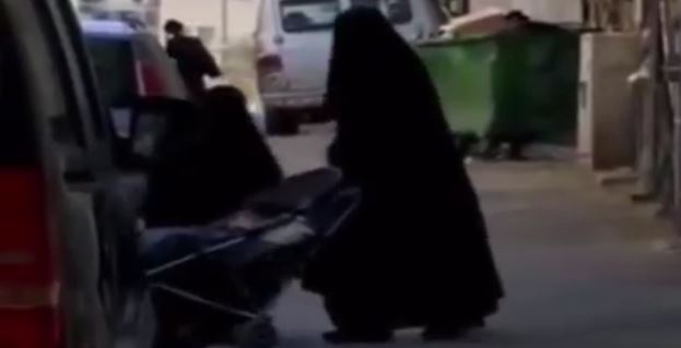 ميريام فارس تنكّرت بالنقاب في الشارع.. هكذا رصدتها الكاميرات في المغرب (صور)