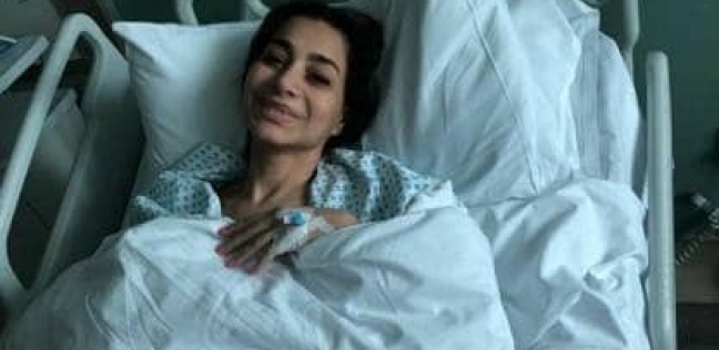 بسمة وهبة لعملية جراحية دقيقة