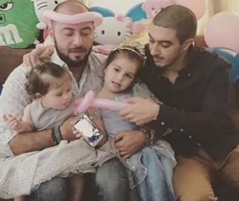 حفيدتا كاظم الساهر بملامح أجنبية (صورة) حفيدتا كاظم الساهر بملامح أجنبية (صورة)