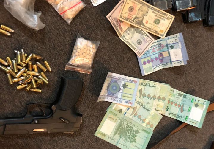 مديرية الاستخبارات توقف  المدعو علي محمد عقل علوه أثناء قيامه بترويج المخدرات