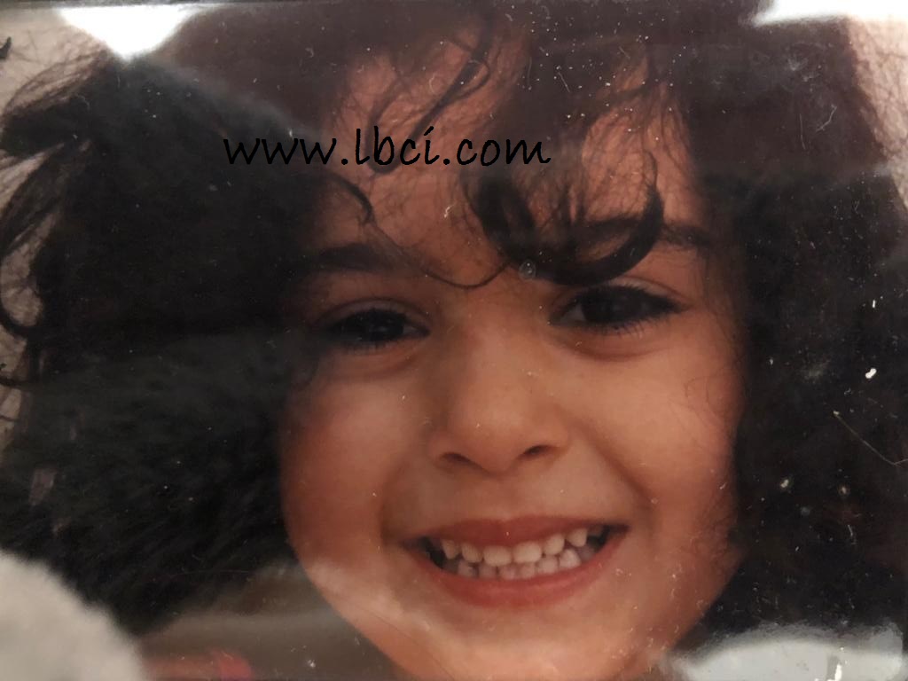 هذه الطفلة أصبحت ممثلة لبنانية شهيرة.. خمّنوا من هي؟ (خاص)