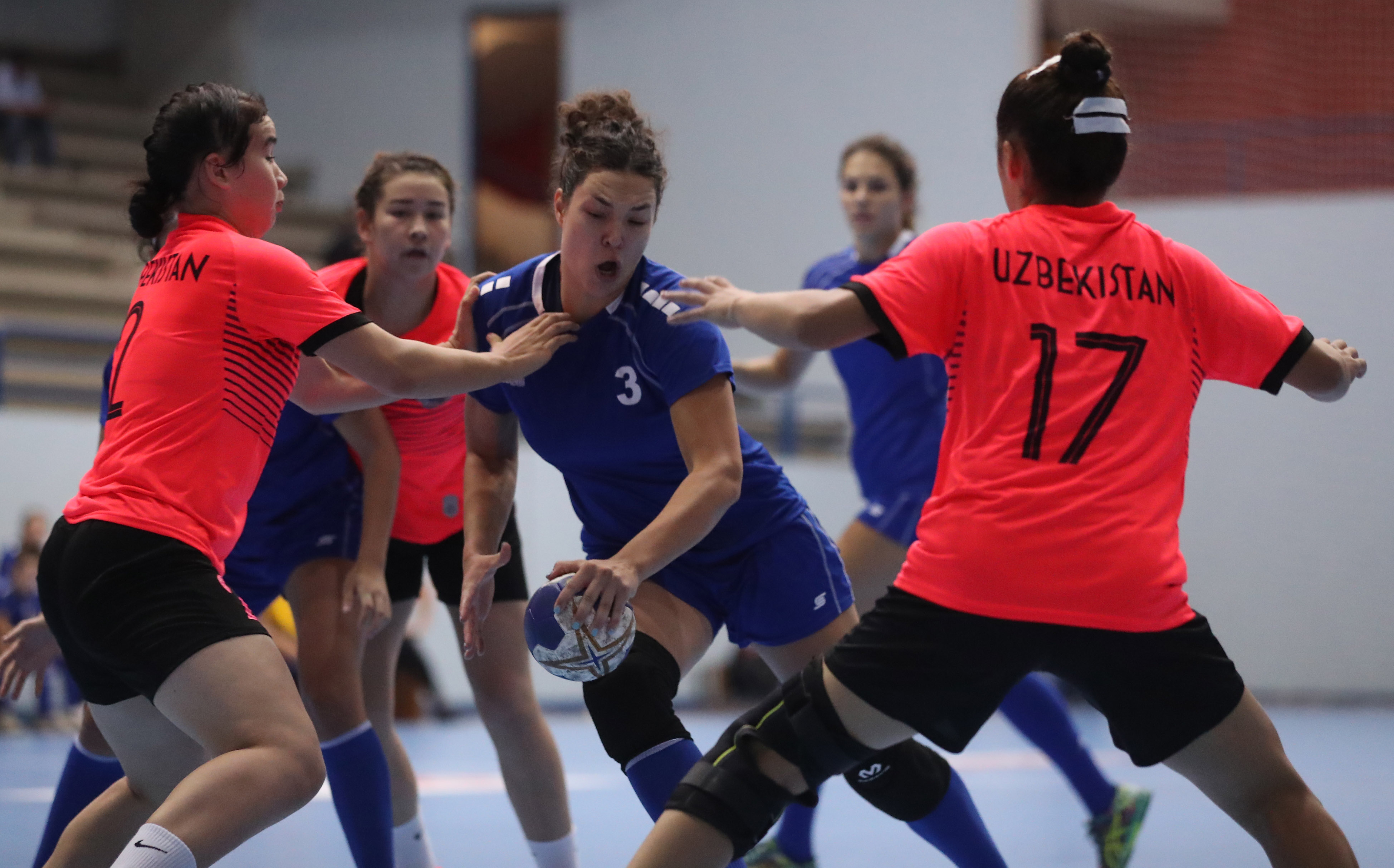 لقطة للمنتخب اللبناني بمواجهة أوزبكستان
