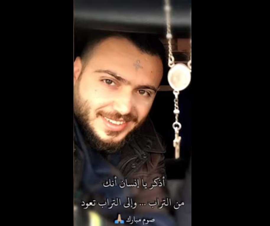 فارس اسكندر يرسم إشارة الصليب في إثنين الرّماد... والجمهور: هل إعتنق المسيحيّة؟ 