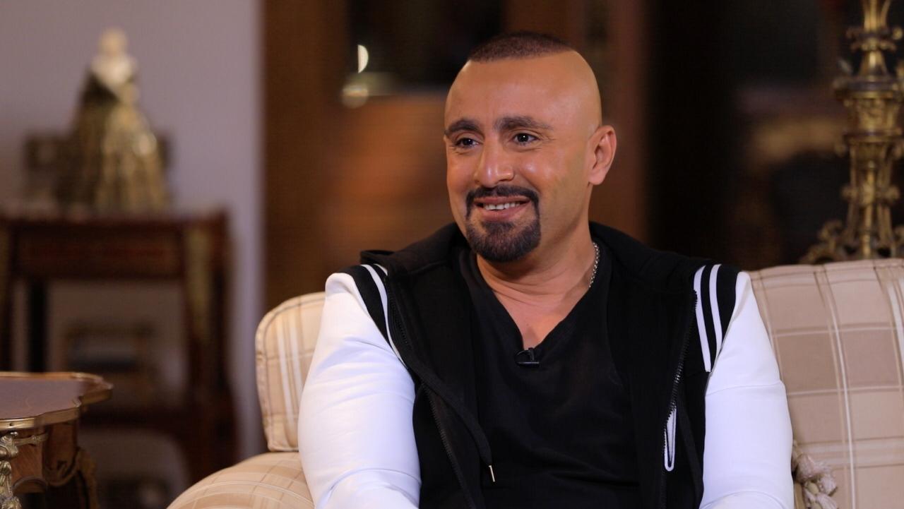 منزل أحمد السقا الفخم في لقطات خارجية وداخلية.. فيلا وحديقة شاسعة (صور)