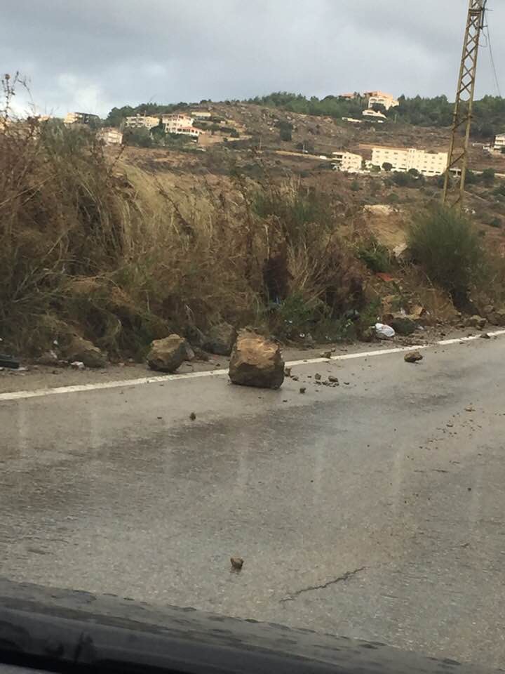 انهيارات صخرية على طريق الغابون 