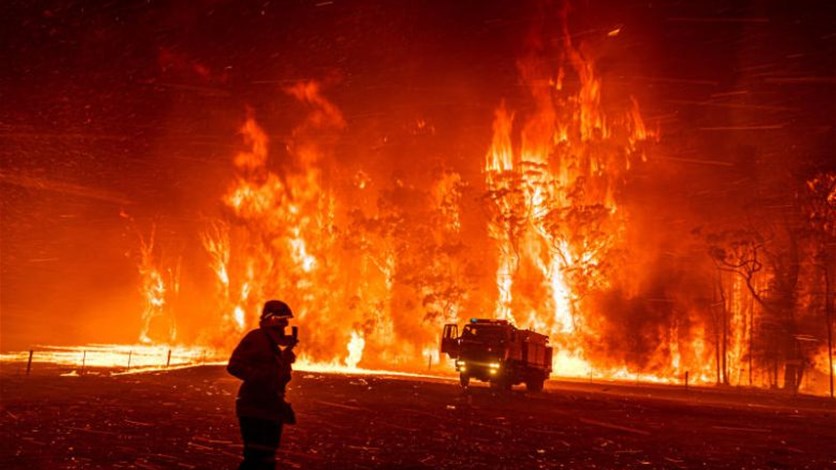 رجال الإطفاء في أستراليا يمضون يوم عيد الميلاد في مكافحة حرائق
