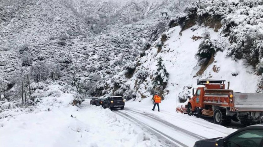 الثلوج تقطع الطرقات وتتسبب بإقفال المدارس غد ا في أكثر من منطقة Lebanon News