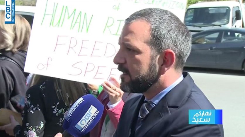 وقفة تضامنية مع الناشط خلدون جابر أمام مكتب مكافحة الجرائم المعلوماتية
