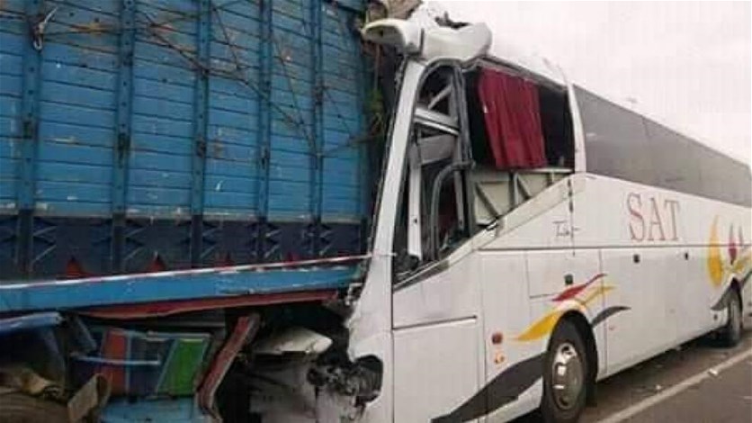 25 قتيلًا و35 جريحًا على الأقل إثر اصطدام حافلة ركاب بشاحنة في جنوب مصر