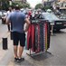 تجار شارع رياض الصلح في صيدا يقطعونه بالبضائع بسبب نفاد المازوت