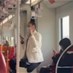 Popular News - أثارت الاستغراب...روسية تتعلق بكل استرخاء بواسطة شعرها من سقف قطار (فيديو)