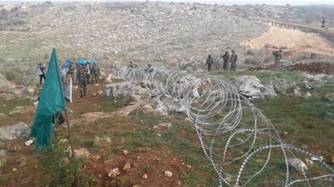 دورية اسرائيلية تنفذ عملية انتشارٍ خارج السياج التقني في "كروم الشراقي"