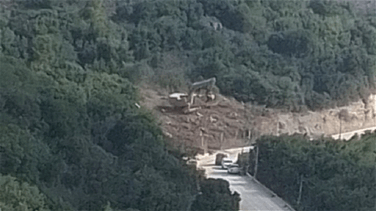 Related News - جرافة إسرائيلية تزيل الأشجار قبالة وادي هونين - قضاء مرجعيون