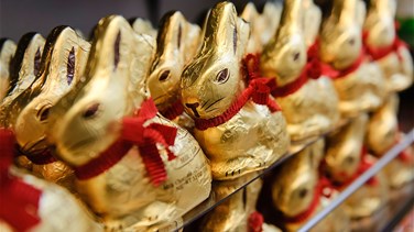 محكمة سويسرية تحظر صناعة أرانب شوكولا "ليدل" الشبيهة بمنتجات "ليندت"