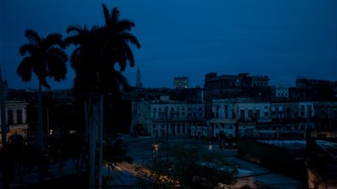 عودة الكهرباء في هافانا بعد احتجاجات دامت يومين..."يتحدثون كثيرا لكنهم لا يعطوننا الكهرباء"