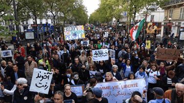 "الموت للديكتاتور"... آلاف المتظاهرين في باريس تضامنا مع الإيرانيين