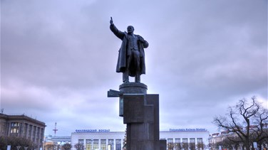 فنلندا تزيل آخر تماثيل الزعيم السوفياتي لينين من مدنها