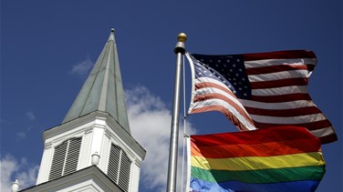 مجلس الشيوخ الأميركي يقرّ قانوناً يحمي زواج المثليين في سائر...