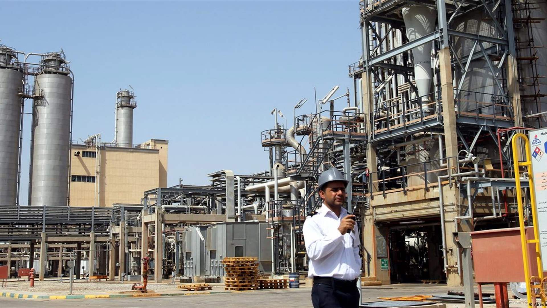 Iran arrests German for photographing oil facility