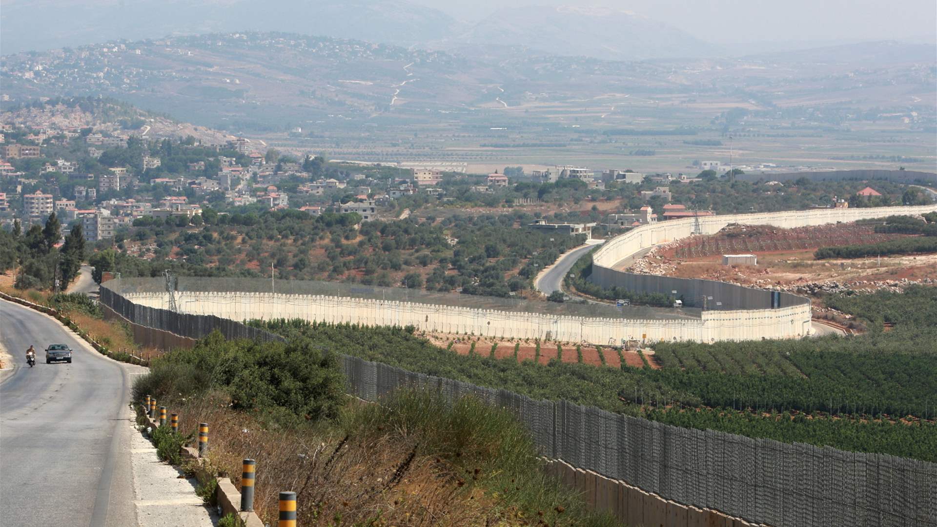 ‏استنفار بين الجيش والقوات الاسرائيلية على خلفية قيام احدى الجرافات المعادية بخرق الخط الأزرق