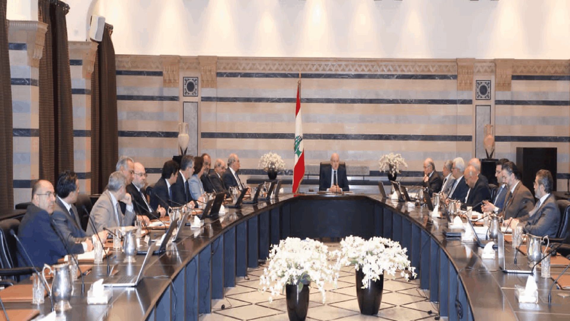 مداخلات للوزراء خلال جلسة مجلس الوزراء أكدت أهمية انعقاد الجلسة وبدأ الآن نقاش البنود المتعلقة بالكهرباء