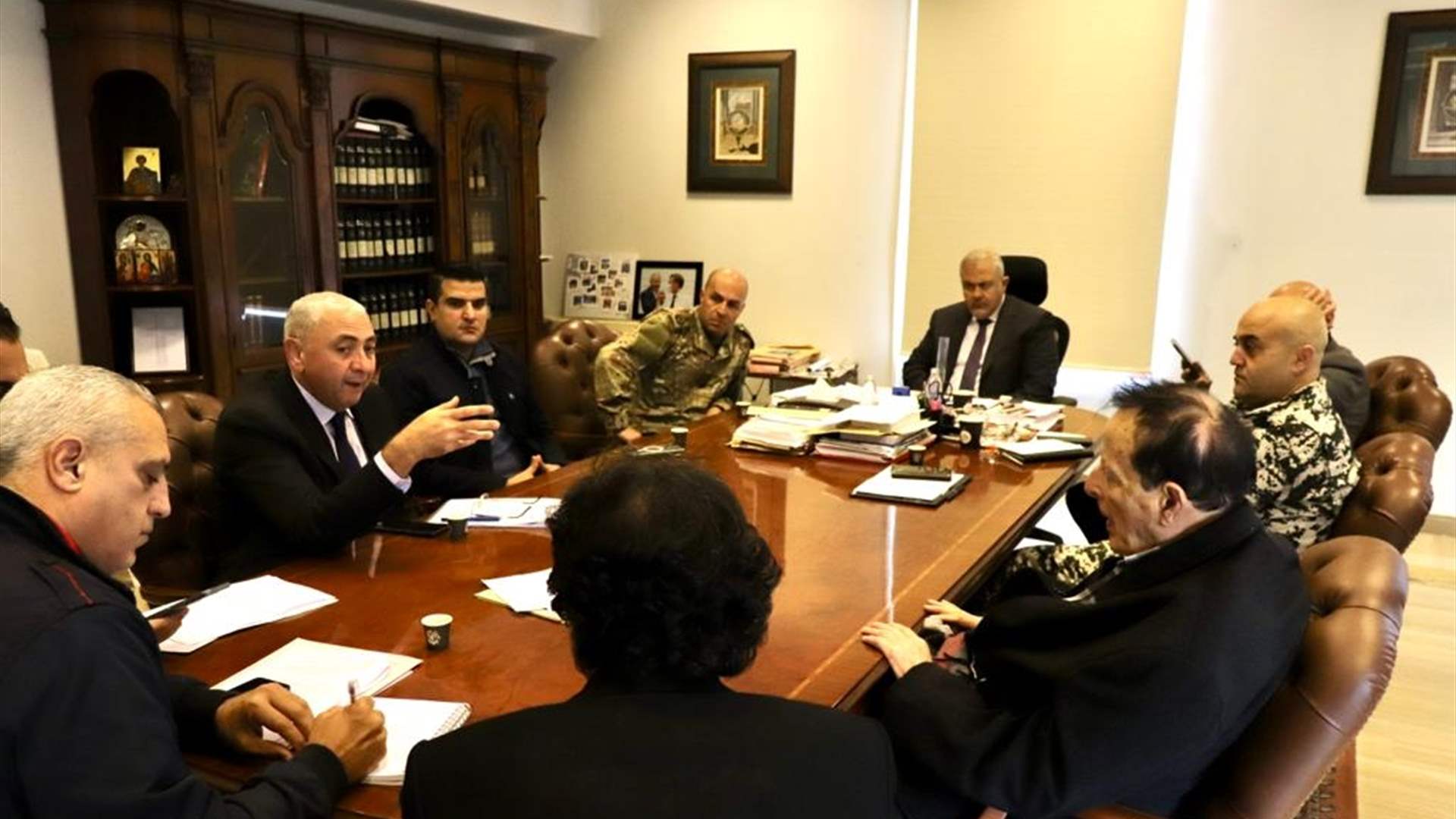 ظاهرة التسول والتفلت والعمالة غير الشرعية في شارع الحمرا على طاولة بحث محافظ بيروت