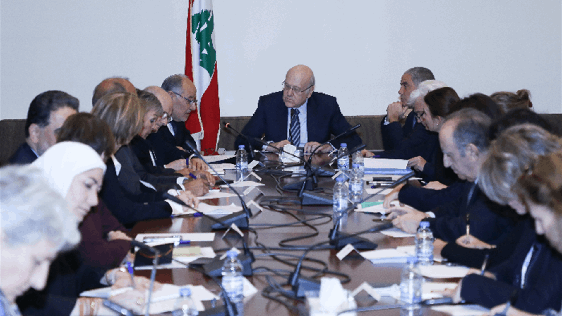 اجتماع في السرايا الحكومي بحث في مطالب معلمي الرسمي... الحلبي: أتوقع أن تتظهر الحلول مطلع الاسبوع المقبل