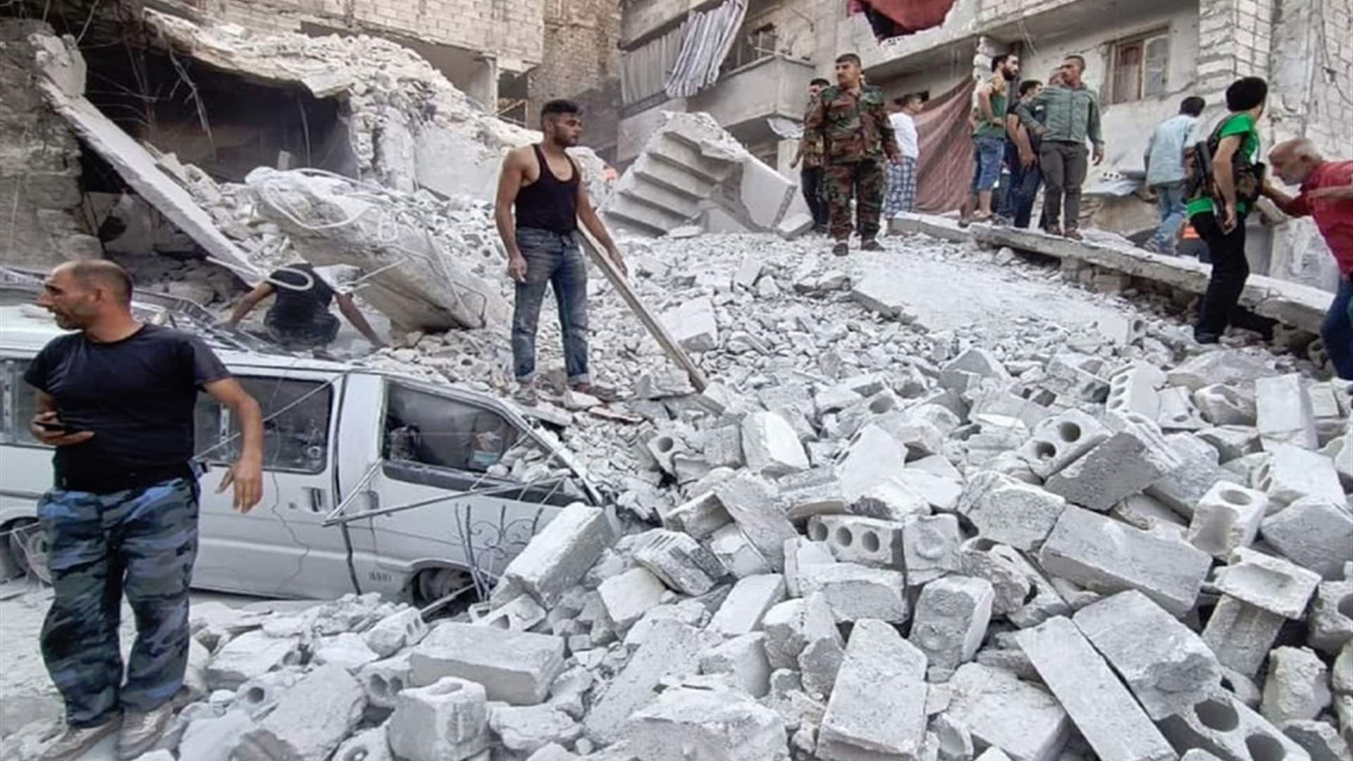 انهيار مبنى يودي بحياة 13 شخصاً في حلب في شمال سوريا