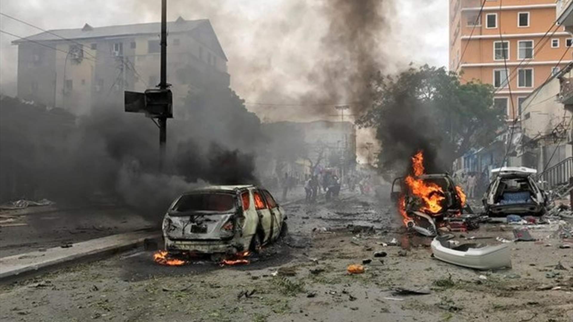 انفجار وإطلاق نار في هجوم مستمر على مقر رئاسة البلدية في مقديشو 