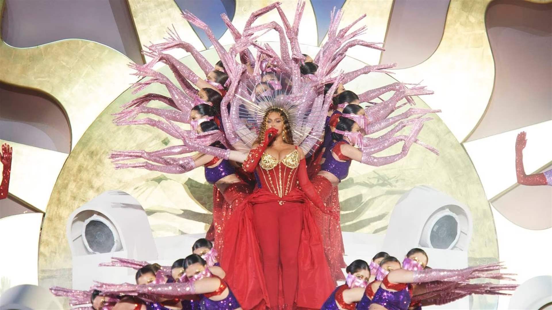 Beyonc&eacute; performs with Lebanese dance band Mayyas at Dubai resort opening 