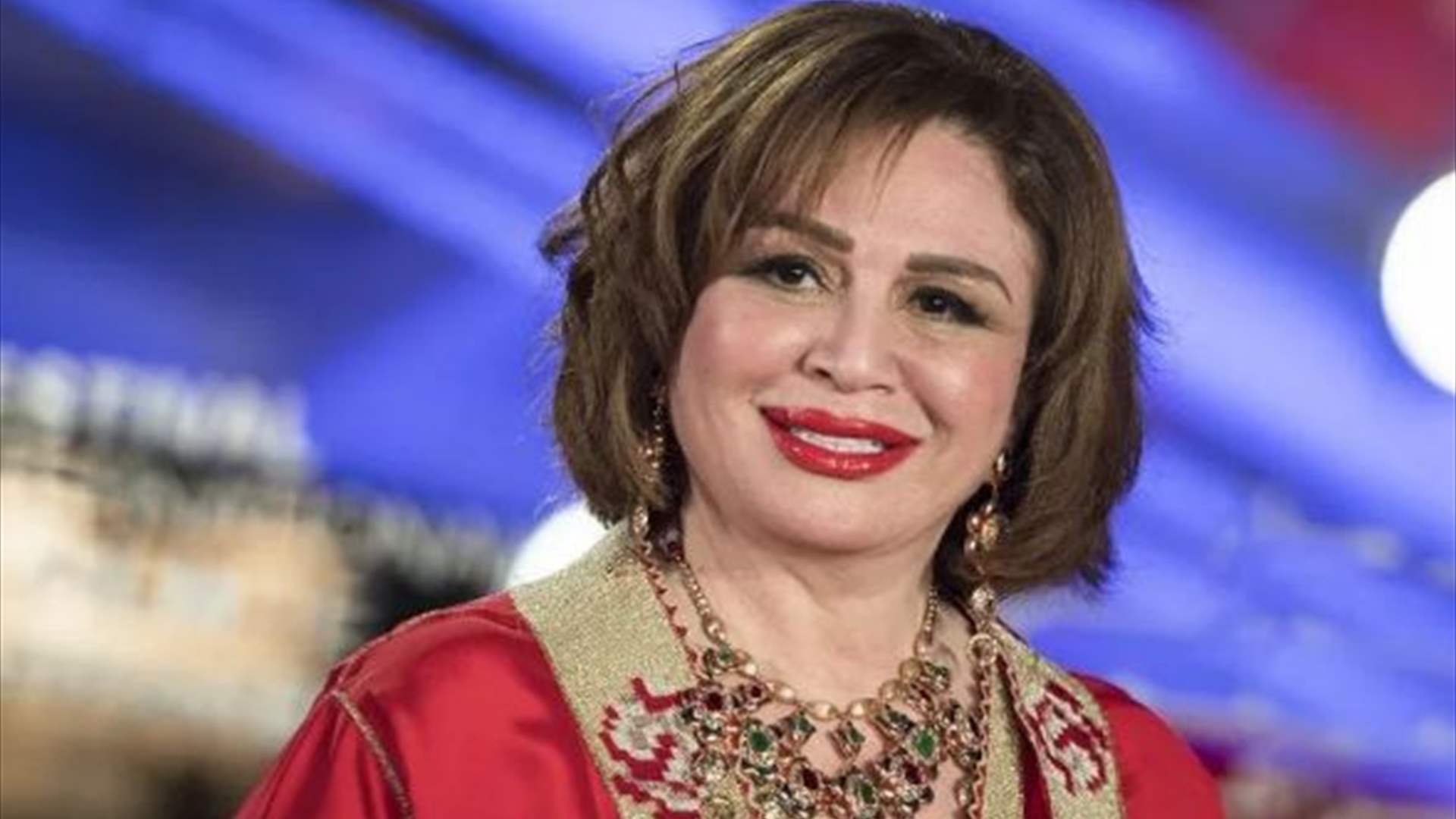 الهام شاهين تؤدّي مناسك العمرة وتنشر صورها في مكّة المكرّمة