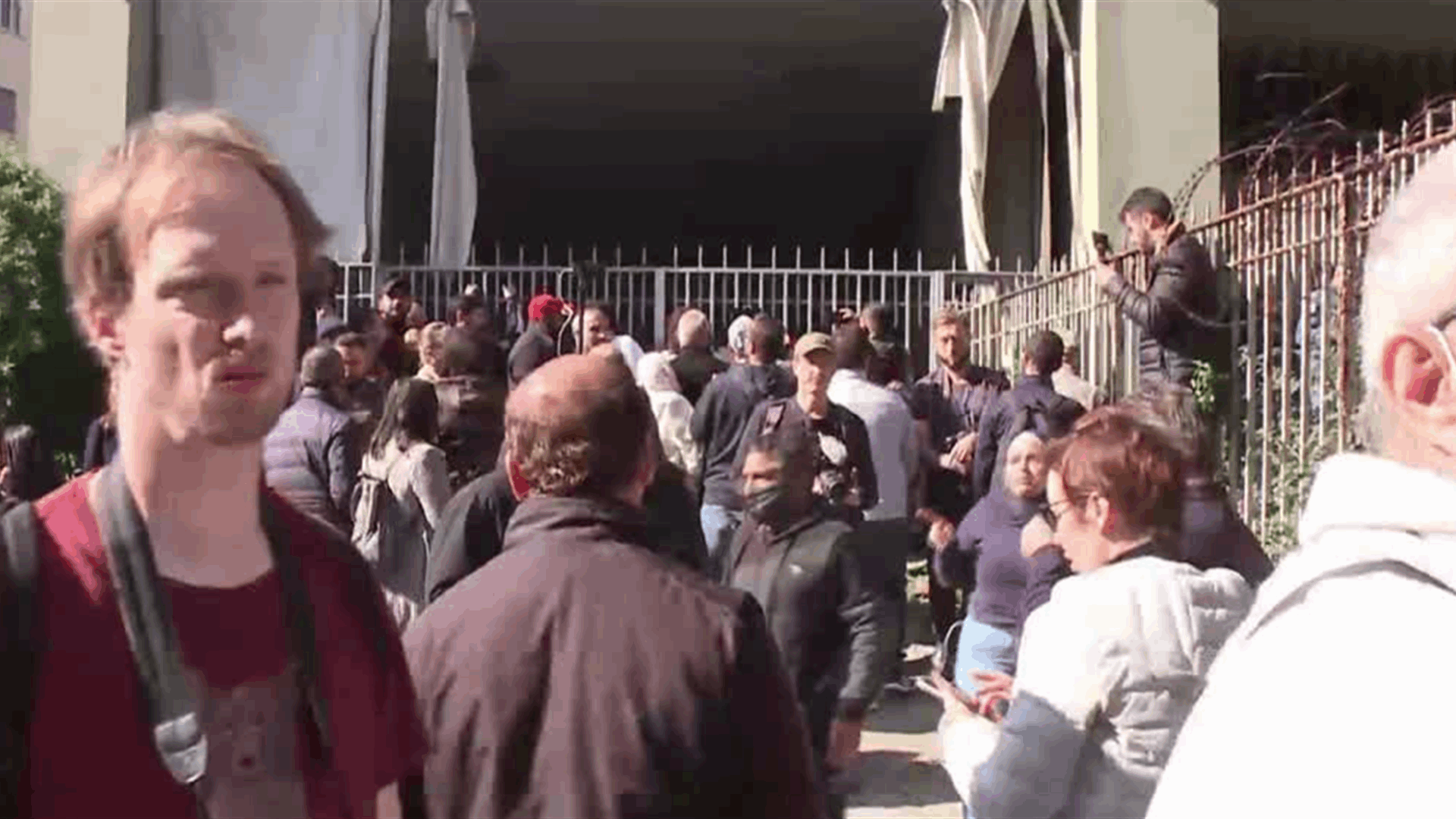 Sit-in staged outside Ministry of Justice in solidarity with Judge Bitar