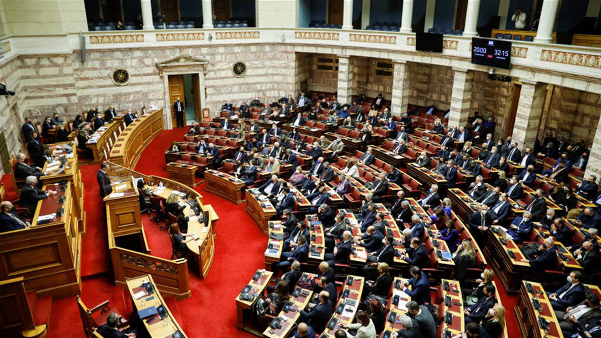 الحكومة اليونانية تنجو من تصويت على الثقة  