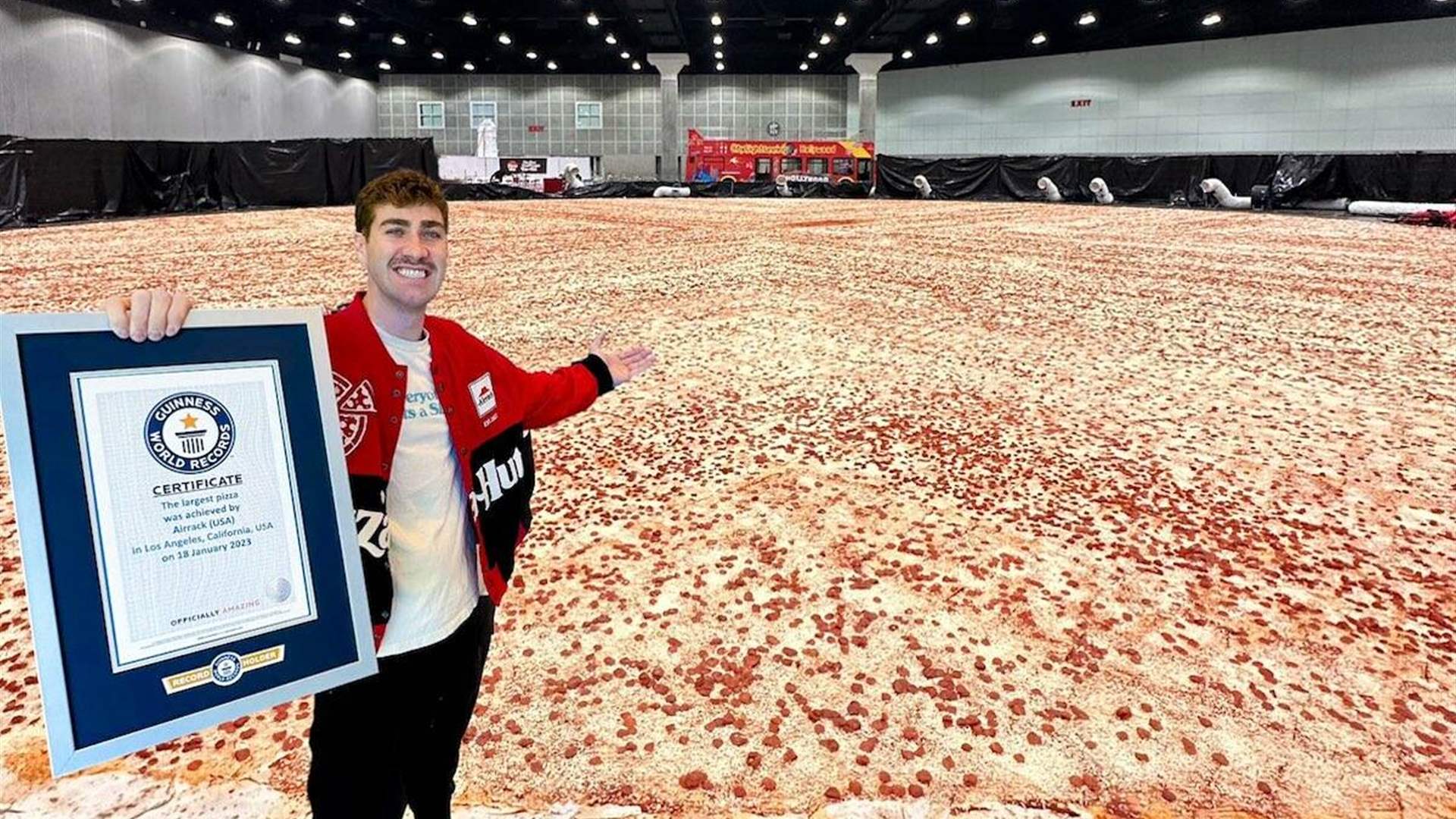 مساحتها نحو 1300 متر مربع... أكبر بيتزا في العالم تكسر الرقم القياسي لـ&quot;غينيس&quot;