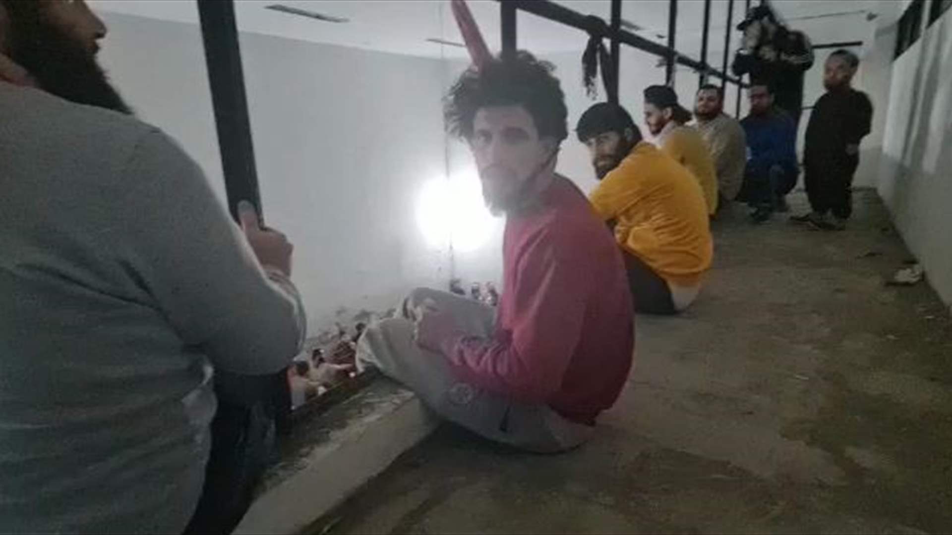 سجناء يعلقون مشانقهم في سجن رومية...
