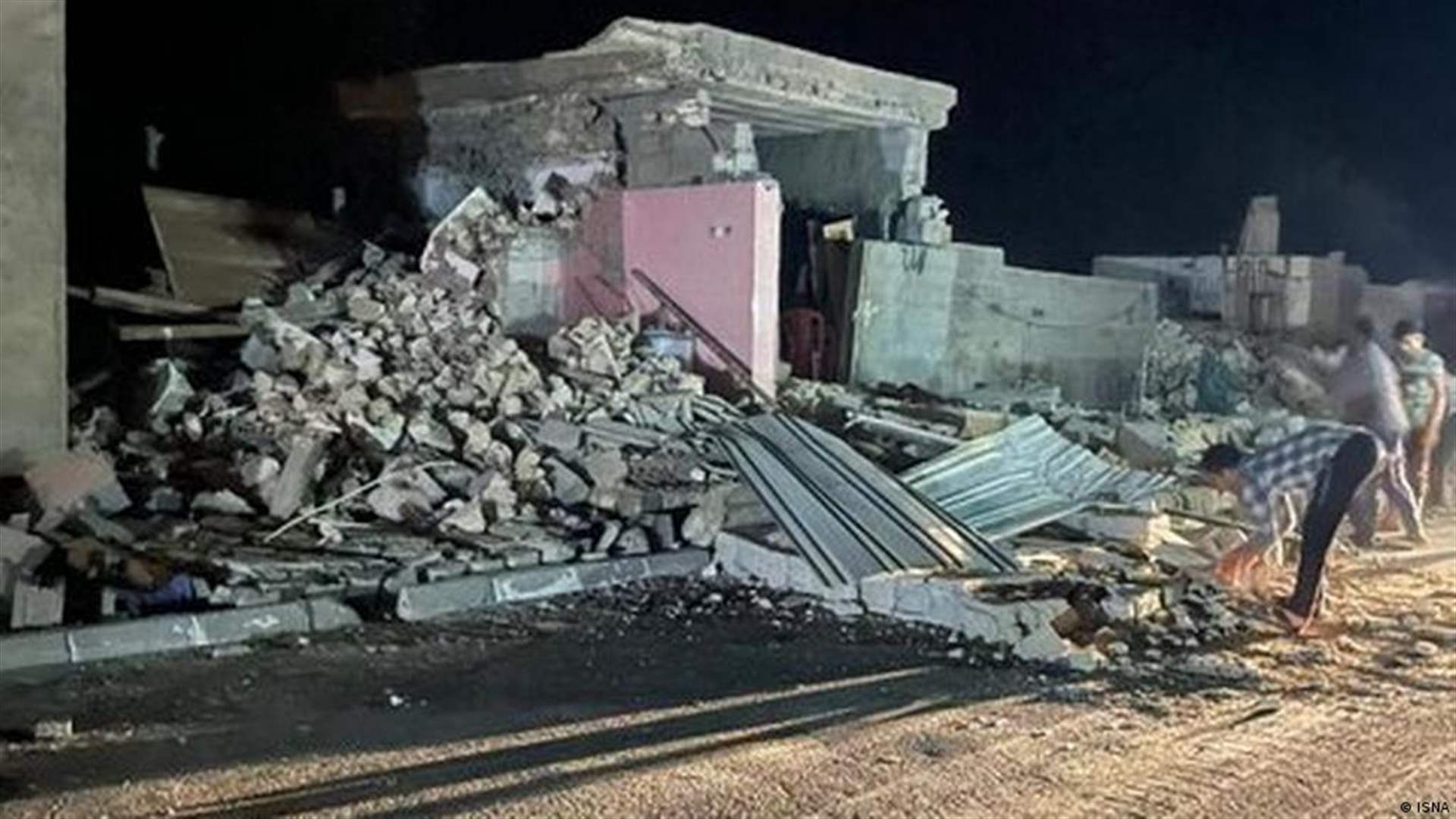 ثلاثة قتلى وأكثر من 800 جريح جراء زلزال في إيران