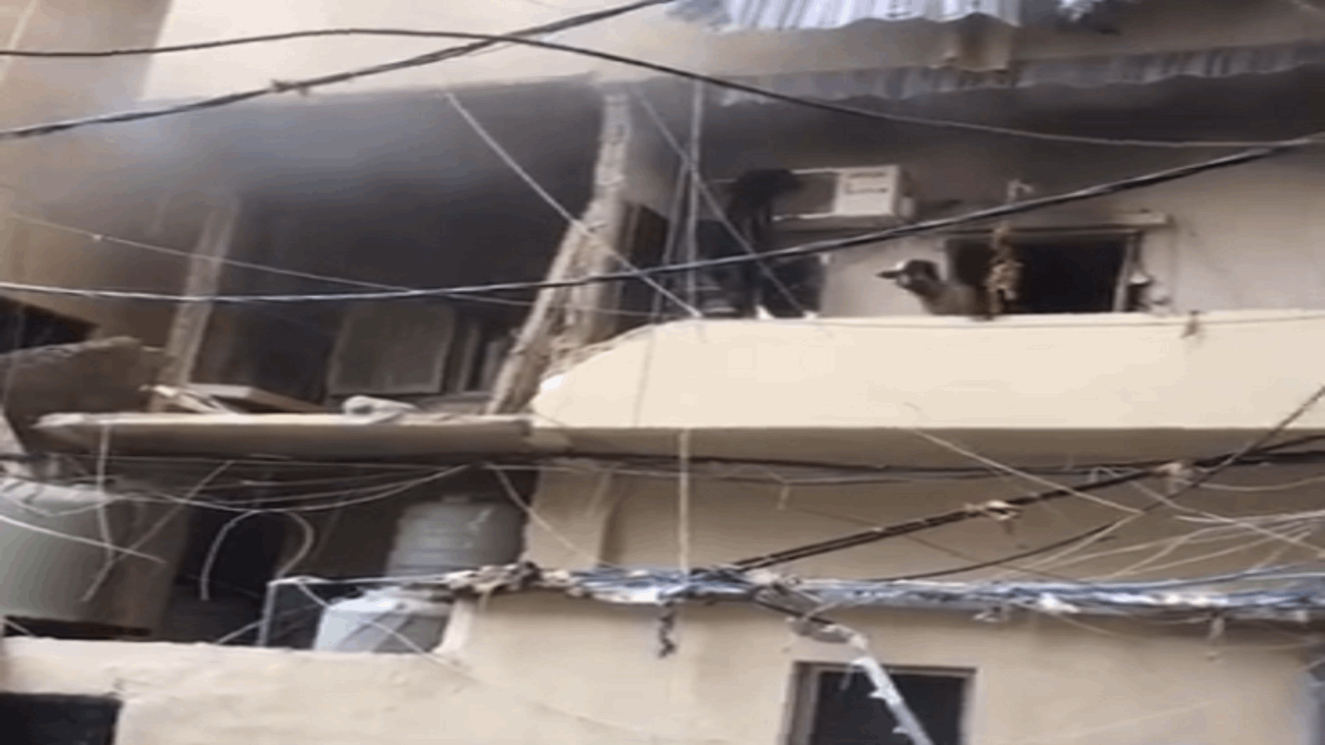 انفجار قارورة غاز داخل منزل في شارع الجزار - الطريق الجديدة (فيديو)