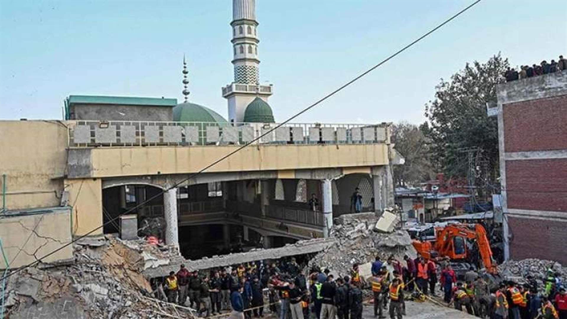 منفّذ التفجير الانتحاري في مسجد بيشاور كان يرتدي زي الشرطة